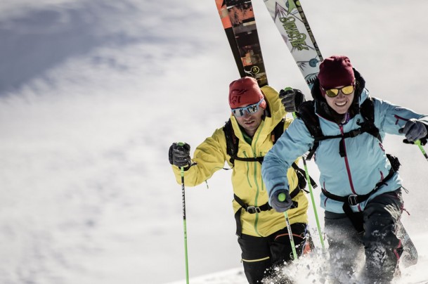 Aufstieg auf den Gipfel für die Freeride-Abfahrt in Obertauern © Claudia Ziegler Photography